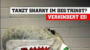 Kölner haie kinder plüsch maskottchen, grau/rot/weiß/schwarz, one size: Facebook Wette Beim Eishockey Kolner Maskottchen Sharky Fordert Deg Heraus