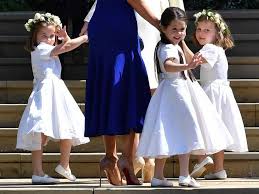 Die hochzeit fand auf windsor castle statt und war. Prinzessin Charlotte Stiehlt Mal Wieder Allen Die Show Trend Magazin Prince Harry Wedding Royal Wedding Dress Harry Wedding