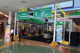 Welcome to ecurve, a trendy centre that caters to your shopping, dining, leisure and entertainment needs. Ecurve S Raya Decor This Year Will Make You Want To Balik Kampung