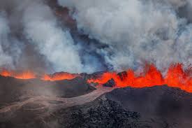 Look At These Incredible Close Ups Of A Volcanic Eruption In Iceland Volcano Photos Iceland Volcano