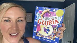 Officer Buckle & Gloria (CALDECOTT MEDAL BOOK): Rathmann, Peggy:  9780399226168: Amazon.com: Books