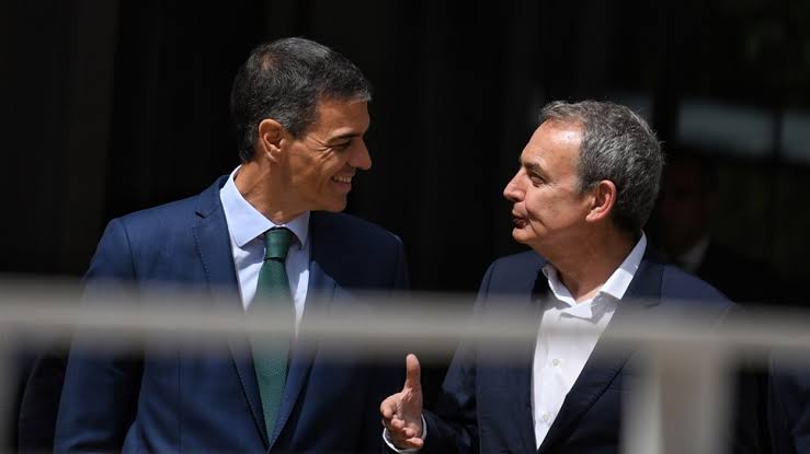 Moncloa condena las filtraciones de la Justicia después de que se exponga  la intimidad de Zapatero a través de sus agendas