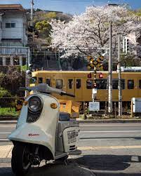 yellow hopper on instagram 尾道にはレトロでハイカラな物や雰囲気が残っとる町じゃけ どこで撮ってもラビットが映えるわ 桜 花見 ラビットスクーター 鉄スクーター 鉄兎 シャコタ 日本 日本の風景 ラビット スクーター ハイカラ