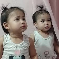 Can anyone identify these twins?