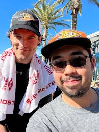 Chris Benitez (@Cabello_1798)