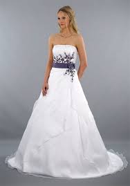 Hochwertige hochzeitskleider in großer auswahl an brautkleider brautjungfernkleider kaufen jetzt die glamouröse hochzeitskleider und genießen schnelles online shopping bei milanoo! Gunstig Heiraten Mit Diesen Tipps Spart Ihr Jede Menge Geld Brautkleid Hochzeitskleid Kleider Hochzeit