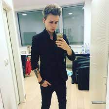 Český zpěvák, herec a moderátor vojta drahokoupil se narodil 31. Vojta Drahokoupil Je Buh Photos Facebook