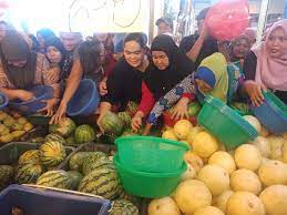 Yun loong, established in 1982, providing m&e services to power plant, water work, steel mills, sea port, locomotive, quarries, cement plants, construction sectors and others. S Mart Pandan Promosi Buah Buahan Di Kedai Jeko Loong Facebook
