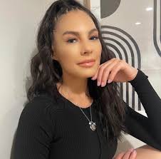 Who's binging Season 4 of Selling Sunset? 🙋🏻‍♀️ We love seeing the  beautiful @themaryfitzgerald and @amanzasmith wearing their invisaWear  jewelry! 😍