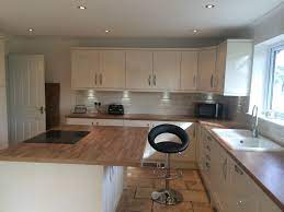 Our kitchen worktops and breakfast bars come in a choice of natural effect finishes. High Gloss Cream Shaker Style Oak Laminate Effect Worktop Total Transformation This Was T Rustic Modern Kitchen Rustic Kitchen Island Kitchen Inspirations