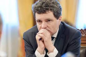 Cei 400 de sponsori ai lui Nicușor Dan rămân un mister