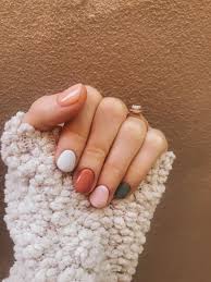 Fall Nails Roundup Cute Manicure Ideas To Try This Season Mint Arrow Manicure Green Nails Pink Nails