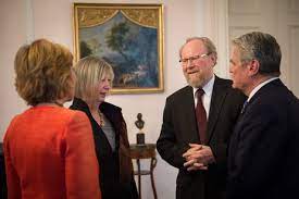 Der frühere bundestagspräsident wolfgang thierse (spd) hat sich in die debatte über das tanzverbot am karfreitag eingeschaltet. Www Bundespraesident De Der Bundesprasident Startseite Ehrenessen Fur Wolfgang Thierse