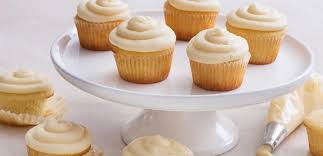 Classic Vanilla Cupcakes Cms Cupcakes Gourmands Recette Sans Cuisson Petis Gateaux A La Vanille Moelleux