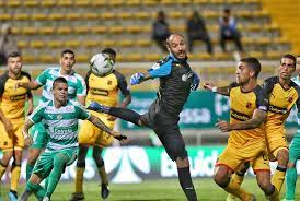 La equidad have won each of their last five colombia primera a meetings with independiente medellin; Independiente Medellin Alexis Mendoza Defendio A Diego Novoa Antena 2