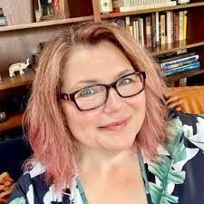 Lori Lanham's Instagram, Twitter & Facebook