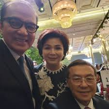 Menghadiri resepsi pernikahan Ade Amry & Anshella. Bahagia bisa ketemu lagi  banyak teman lama dan kenalan dengan banyak anggota baru korps diplomatik  di Jakarta. Resepsi yang elegan yang memasukan tradisi Sunda dengan