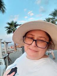 Help our local team at our cozy hostel in Thessalonki, Greece