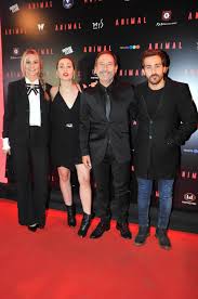 Guillermo francella es el segundo de dos hermanos hijos de ricardo héctor francella, empleado de banco, profesor de gimnasia y entrenador de halterofilia en racing club y adelina redondo. Se Presento Animal La Nueva Pelicula Con Guillermo Francella Y Carla Peterson En Una Gala Super Top