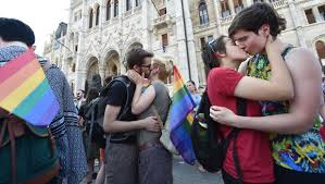 ˈmɒɟɒrorsaːɡ ( escutar (ajuda·info))) é um país localizado na europa central,4 especificamente na bacia dos cárpatos. Hungria Veta La Adopcion A Parejas Homosexuales Y Reduce El Concepto De Familia