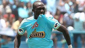 A mediaos del 2014, se enrola a les files del vitória setubal de portugal. Luis Advincula Se Acordo De Cristal Tras Goleada Ante Alianza Lima Futbol Peruano El Bocon