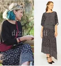 İnci'nin de aileye girmesi ile işler çığırından çıkar. Masumlar Apartmani Oyuncu Kiyafetleri Elbiseleri Dizi Oyuncu