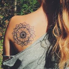 1001 Ideen Fur Mandala Tattoo Fur Manner Und Frauen Tatuaggi Girasole Tatuaggi Idee Per Tatuaggi