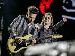 Sandy e Junior fazem show apoteótico para 45 mil pessoas em São Paulo