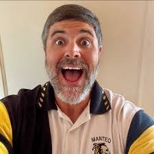 Justin Bateman's Instagram, Twitter & Facebook