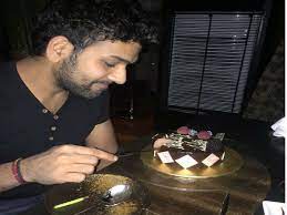 दुनिया की सबसे छोटी ज्योति ने मनाया 27वां बर्थडे, तस्वीरें में देखिए ये आपके कद में कहां टिकती. à¤œà¤¬ à¤¬à¤° à¤¥à¤¡ à¤¬ à¤µ à¤¯ à¤° à¤¹ à¤¤ à¤¶à¤° à¤® à¤• à¤« à¤¸ à¤ªà¤° à¤­à¤œ à¤œ à¤¨ à¤ª à¤¤ à¤• à¤• à¤•à¤¸à¤® à¤¸ à¤¹ à¤¸ à¤° à¤• à¤¹ à¤¨à¤¹ Cake In His Face Rohit Sharma Celebrates 30th Birthday After Midnight Win