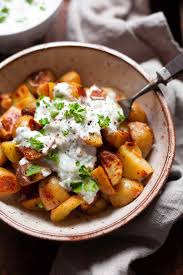 Knoblauch Ofenkartoffeln Mit Tzatziki Nur 5 Zutaten Kochkarussell Rezept Tzatziki Rezept Rezepte Ofenkartoffel