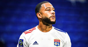 Avril 2020, attaquant de l'olympique lyonnais … Memphis Depay Critique Apres Avoir Pose Avec Un Felin Dans Un Appartement