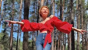 Ведущая телепередачи аферисты в сетях. Aferisty V Setyah 2020 Elena Kristina Lebed Popala K Seks Moshenniku Glavred