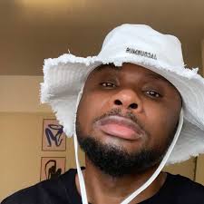 Can verify Portland and Seattle have no fashion to speak of but people are  dressed very comfortably.