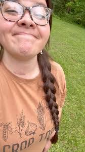 Heather Hinman's Instagram, Twitter & Facebook