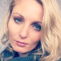 Amanda Lakeman's Instagram, Twitter & Facebook