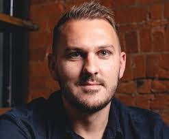 Peter Lodwick's Instagram, Twitter & Facebook