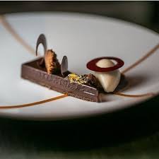 It's rich, decadent and delicious! New Chocolate Desserts Plated Beautiful 55 Ideas Fine Dining Desserts Plated Desserts Chocolate Desserts