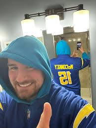 Bolt Up FAM⚡️LY #CHARGERS dd ASAEA LA HERBERT 10 EYTGAME NEYTRRNE YTRAMH