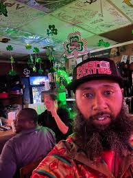 Happy Tuesday everyone, hope you had a nice weekend and your week is going  well. I live in Douglas and offer an ironing service where I collect the  clothes within the Douglas/Onchan