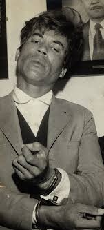 Pus mano que ta trancado liberdade, pus que foi em bora mo saudade sem falcidade, o que te prende e a gravidade, fika a vontade sinval e minha comunidade,, chega com respeito e muita humildade, pus irmão saúde e força e felicidade, o tempo passa fika velho de idade, mas num envelhesse. Joao Acacio Pereira Da Costa Wikipedia A Enciclopedia Livre