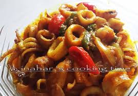 Anda boleh rasai kelainannya jika anda goreng. Resepi Sotong Masak Kunyit Berkuah