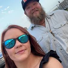 What payment methods are used for arcade machines at Disney Resorts?