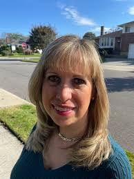 Mindy Perlmutter's Instagram, Twitter & Facebook