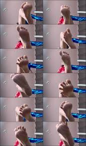 Lia Lennice - Batman Licks Harley QuinnS Dirty Feet - ManyVids - FullHDMP4