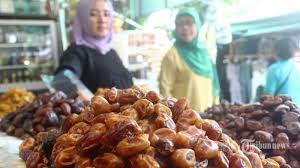 Sebut saja seperti sari kurma, susu kurma, air rendaman kurma, serta jus kurma. Rutin Minum Air Rendaman Kurma Ternyata Bisa Turunkan Kolesterol Hingga Membuat Otak Cerdas Tribunnews Com Mobile