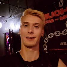 Are there any DND groups looking for players near Seattle Washington?