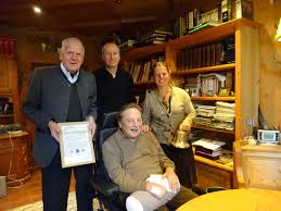 Seit 1967 geschäftsführer des tiroler kristallglasunternehmens swarovski & co. Ehrenurkunde Fur Alpenschulen Gonner Gernot Langes Swarovski Kitzbuhel