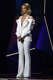 Delta goodrem fansite includes biography, discography, lyrics, gallery, pictures, links, movies, video clips, magazine scans, screencaps, wallpapers, forum and more. Aria 2020 Delta Goodrem Changes Outfit By Slipping Into A Plunging Blazer Oltnews