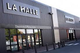 Pour la halle aux chaussures (680 boutiques emploient 3 900 salariés), la cession en novembre 2016 de 132 magasins a été revue à la hausse. Liste Des Magasins La Halle Qui Vont Fermer 140 Points De Ventes Concernes